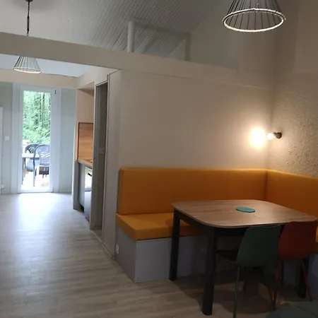 Joli Tiny En Foret Au Village