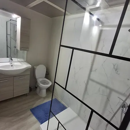 Joli Tiny En Foret Au Village